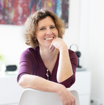 Dr. Esther Stragholz-Kirn