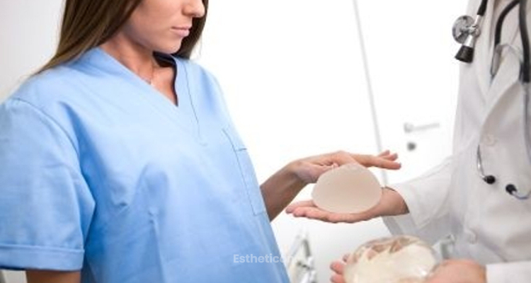 Bruststraffung mit Silikonimplantaten?