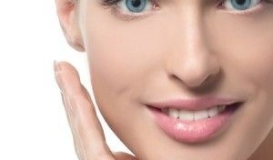 Vier besten ästhetischen Behandlungen für ein schmaleres Gesicht