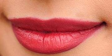 Lippen aufspritzen – Materialien, Techniken und Risiken