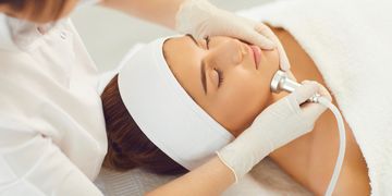 Mikrodermabrasion: die Behandlung, die die Haut erneuert