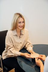 Dr. med. Laura Tomala