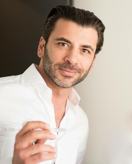 Dr. med. Bülent Ugurlu - Spezialist für Nasenkorrektur, Schnarchtherapie & Ästhetische Medizin