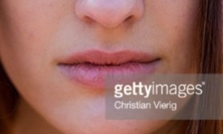 Unharmonische untere Gesichtshälfte: Kinn optisch verkleinern durch Lippenvergrößerung - 27253