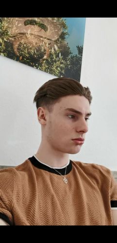 Asymmetrie der Wangen Nase und Kinn 