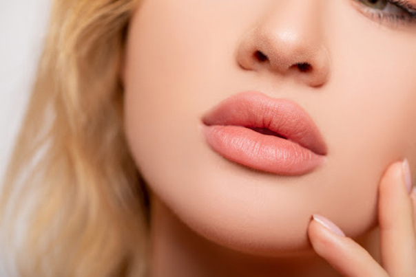 Um die Lippenform und -größe zu korrigieren hat die Schönheitschirurgie eine Vielzahl an Behandlungsmöglichekeiten