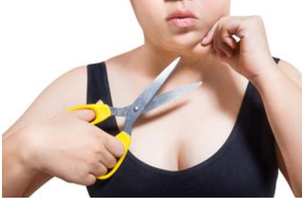 Das Doppelkinn kann chirurgisch oder mit anderen weniger invasiven Methoden entfernt werden